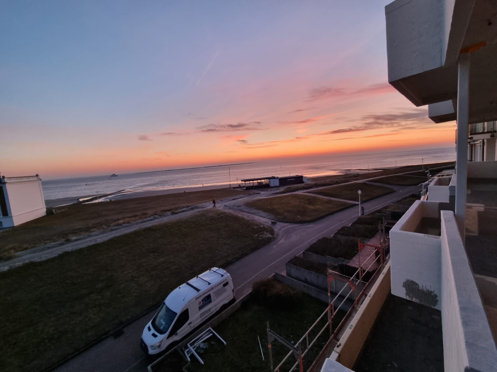 Sonnenuntergang auf der Baustelle